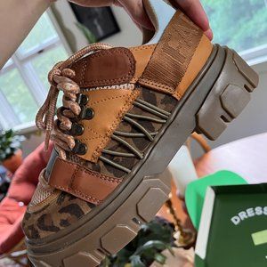 Super Cute Farm Rio Sneakers 7.5